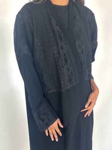 عبايه كريب اسود ودانتيلN250