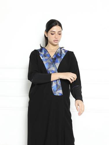 عباية كريب اسود واكمام استرتش N120