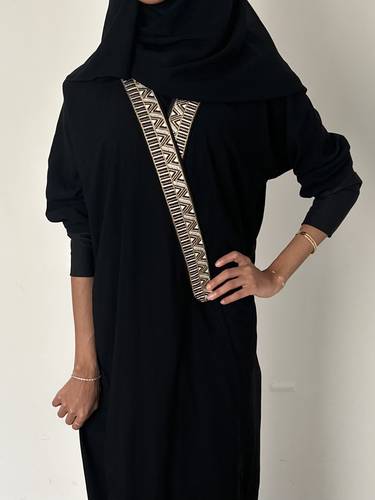 عباية كريب بكلفة واكمام استرتش N282