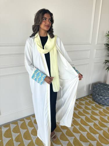 عباية كريب ابيض N252