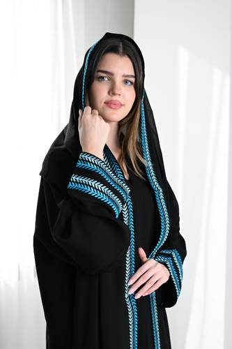 عباية كريب اسود وتطريز ازوق وسماوي N239