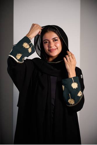 عبايه بتطريز نخلة  🤍💚💛 N303