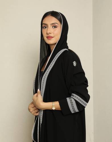 عبايه كريب اسود انيقه عمليه N102