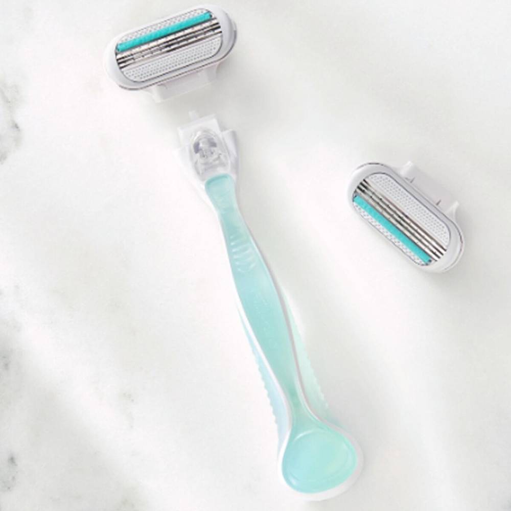 Gillette Venus, Deluxe Smooth, Sensitive Razor, - 2 Replacement Blades