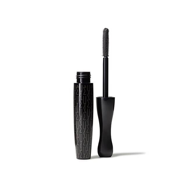 MAC Extreme 3D Black Lash Mascara for 3D black eyelashes
