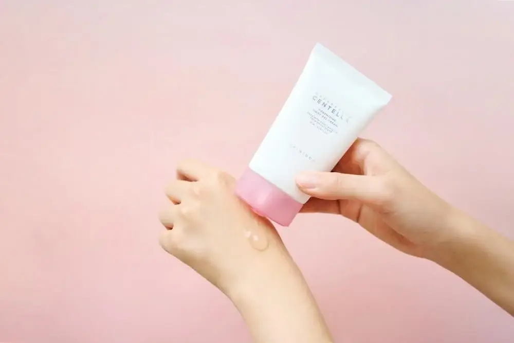 Skin 1004, gel cream, Madagascar Centella, for moisturizing the skin and reducing pores
