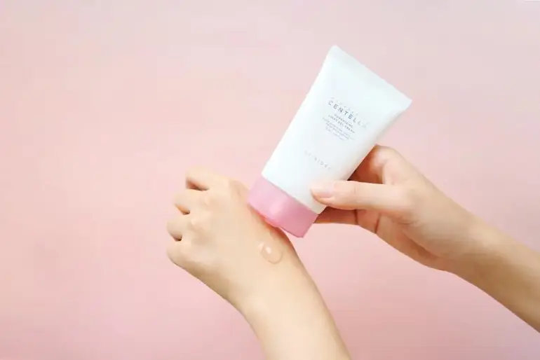 Skin 1004, gel cream, Madagascar Centella, for moisturizing the skin and reducing pores