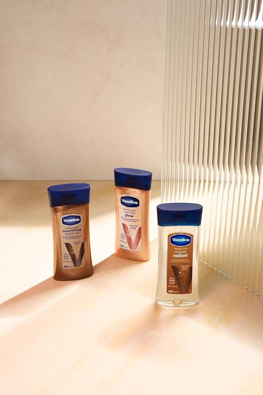 Vaseline, Glowing Body Oil with Vanilla Scent, - 200ml