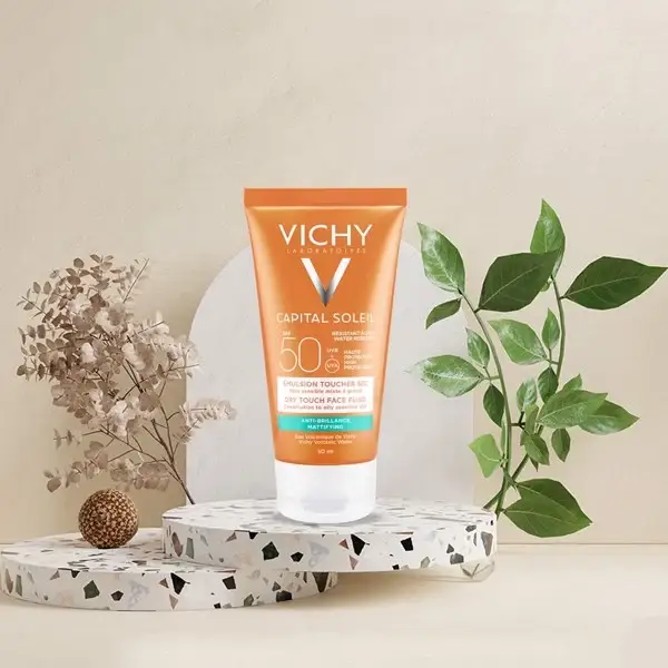 فيشي كابيتال سولي كريم واقي شمس بعامل حماية 50SPF للبشرة العادية مضاد للمعان