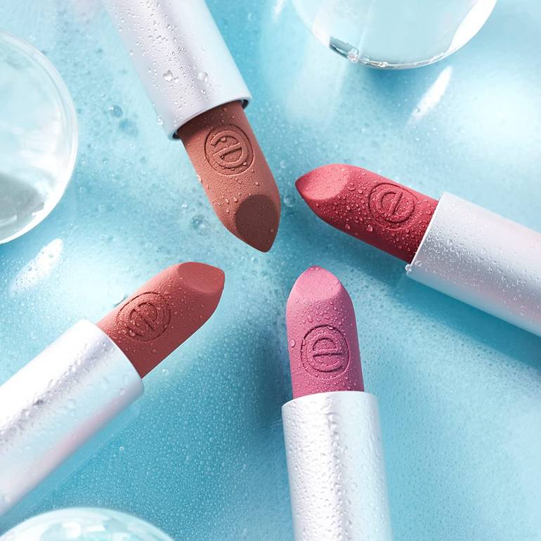 Essence Hydra Matte Lipstick 402 Honey stly