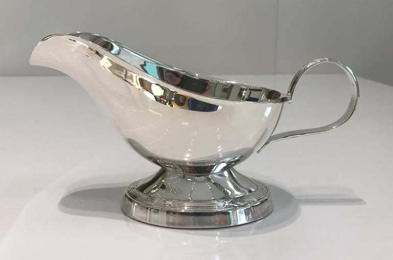 Gravy Boat with Base + Handle