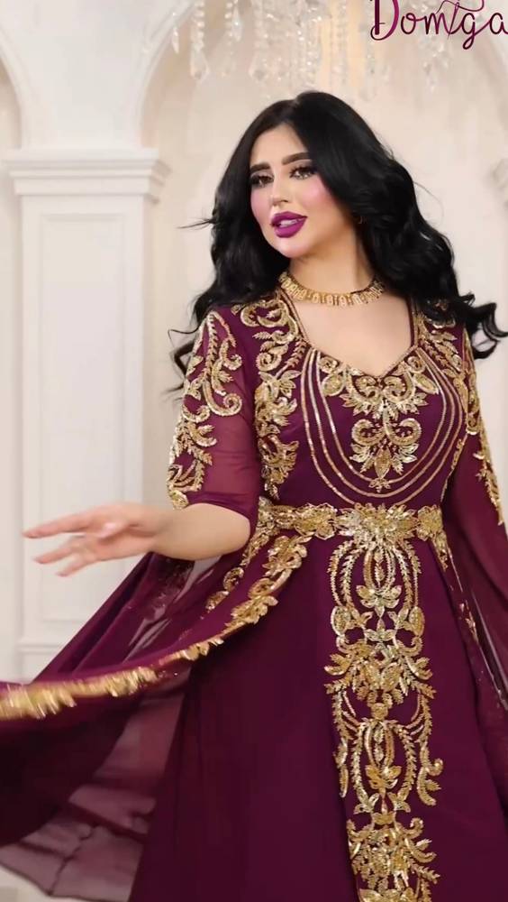قفطان شرقي موف فاخر طويل بتطريز ذهبي وقصة كلوش ملكية