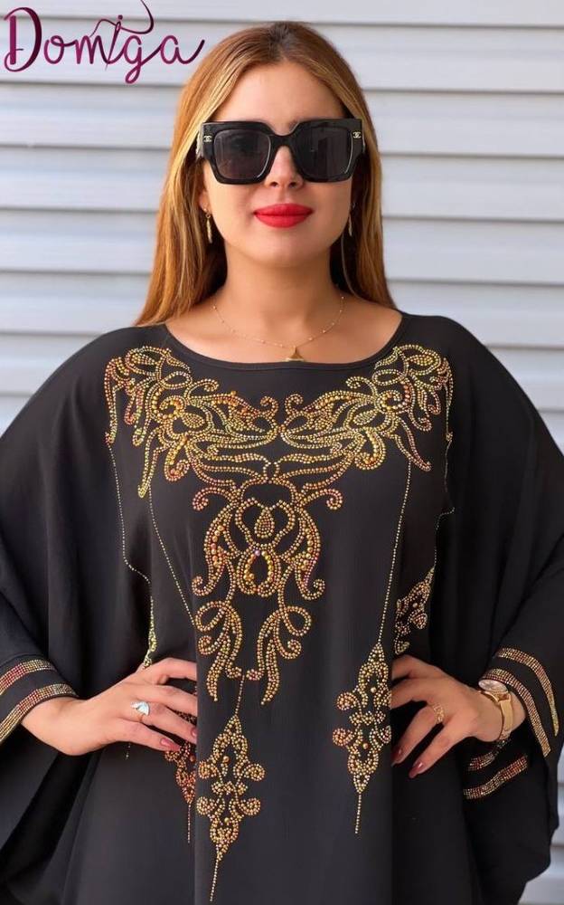 جلابية كريب سوداء فاخرة بتطريز ذهبي مزخرف