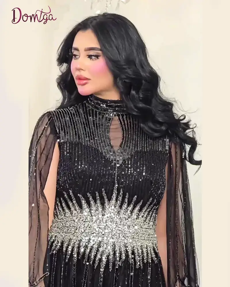 فستان سهرة ساتان أسود تول مطرز شك وبرق ناعم مع حزام كريستالي فضي