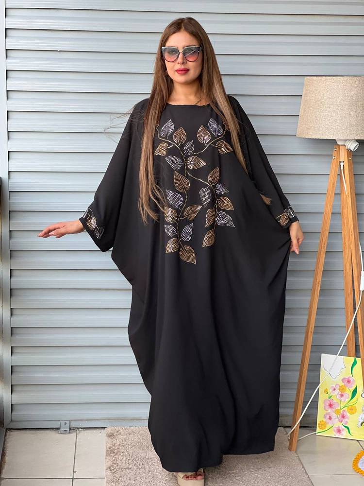  جلابية سوداء ملكية اوفر سايز بتطريز زهور ذهبي وفضي