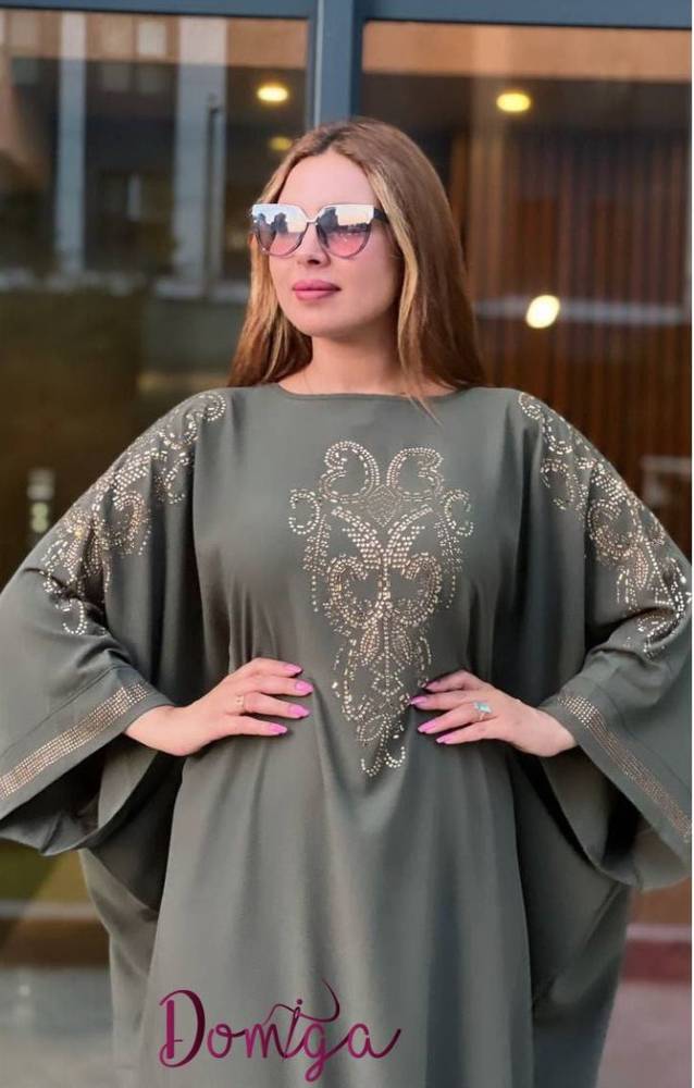 جلابية نسائية ناعمة زيتية تطريز مزخرف ستراس لامع 
