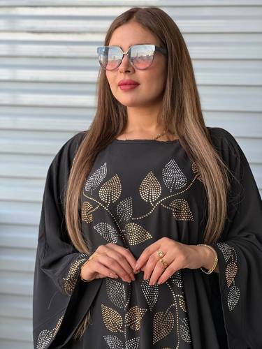  جلابية سوداء ملكية اوفر سايز بتطريز زهور ذهبي وفضي