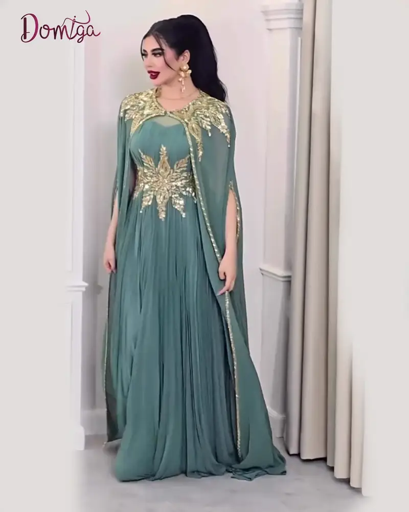قفطان زمردي فاخر بتطريز ذهبي ملكي وتنورة بليسيه