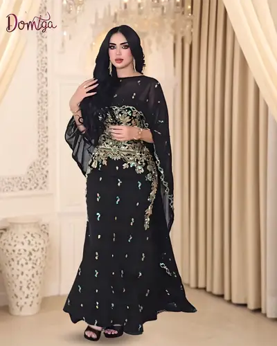 فستان سهرة ناعم أسود قطعتين شك فاخر - قصة السمكة مع كاب شيفون