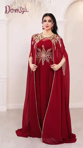 قفطان شيفون أحمر بكاب ملكي وتطريز ذهبي فاخر