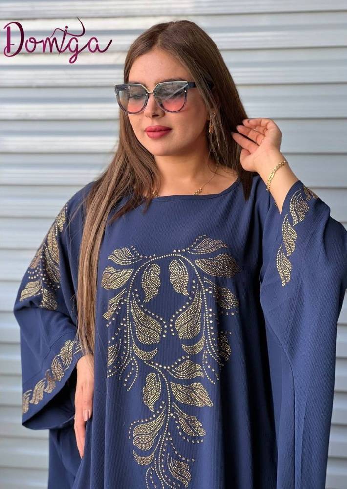 جلابية كحلي ملكية أوفر سايز بتطريز ذهبي وستراس مشجر