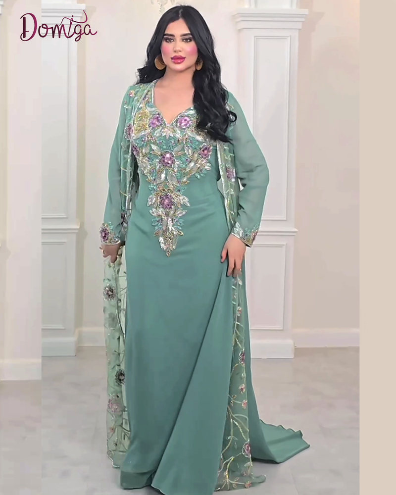 جلابية رمضانية أخضر زمردي بتصميم قطعتين وشاحط ملكي فاخر