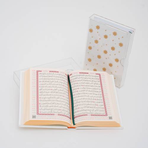طقم هدية إسلامية بسجاد ومصحفين