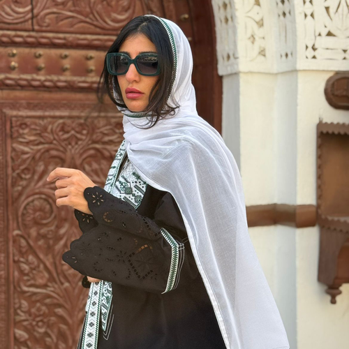 عبايه مطرزه تطريز  يدوي