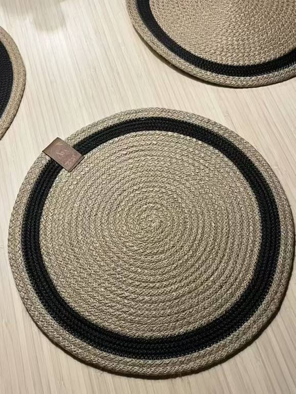 Black line placemats