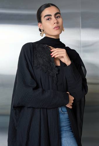 The Petal Abaya (black)