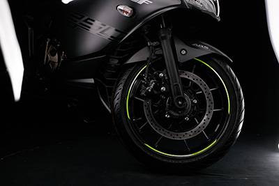 طقم استيكر جنط اللون اصفر GIXXER 250/150 