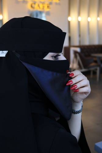 نقاب سرد المبطن حرير