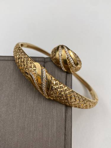 GOLD BRACELET WITH RING K21