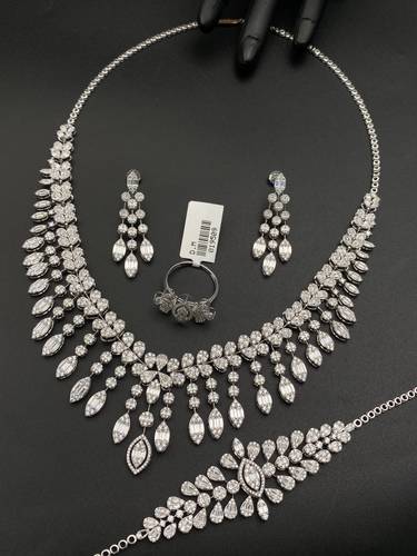 طقم شبكة ذهب أبيض عيار ١٨ 