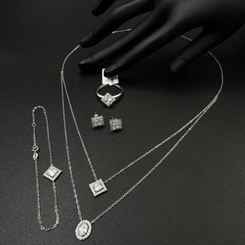 طقم ذهب ابيض عالمي عيار 18