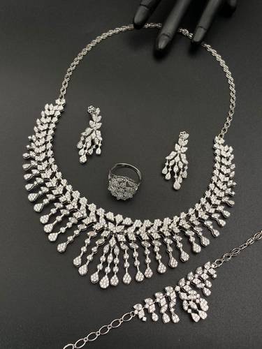 طقم شبكة ذهب ابيض عيار 18