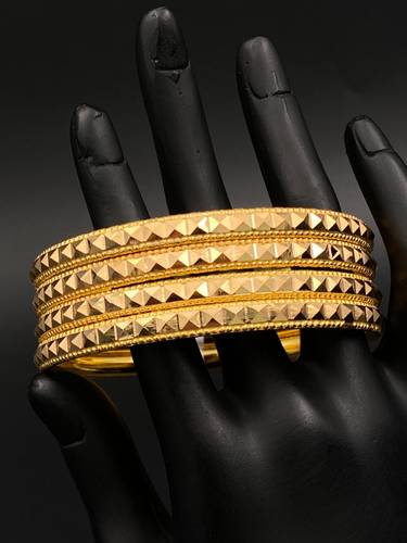معضد ذهب عيار 21 مقاس 18 ( السعر للحبة الواحده )