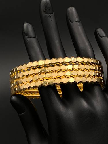 معضد ذهب عيار 21 مقاس 18 ( السعر للحبة الواحده )