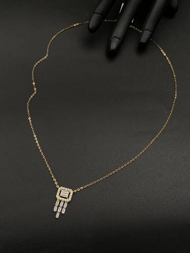 عقد ذهب عيار 18