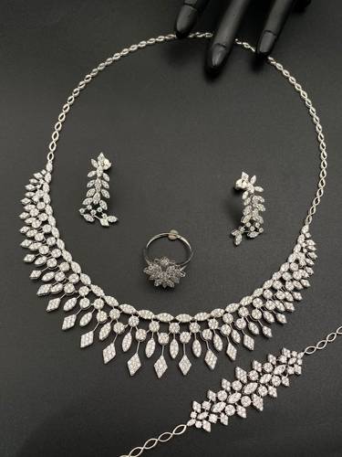 طقم شبكة ذهب ابيض عيار 18