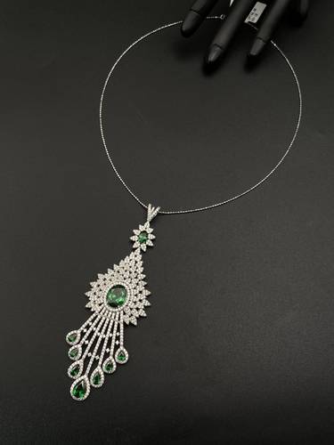 عقد ذهب أبيض عيار 18 
