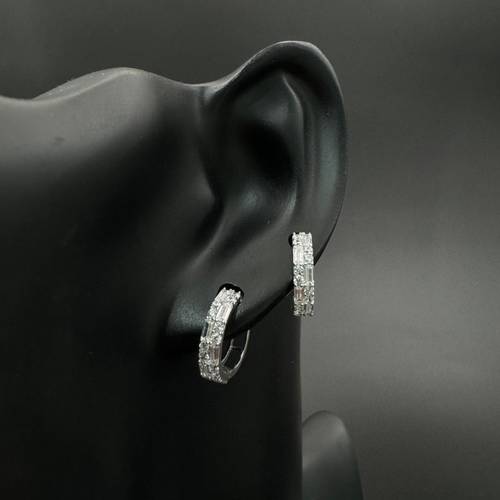 حلق ذهب ابيض عيار 18 
