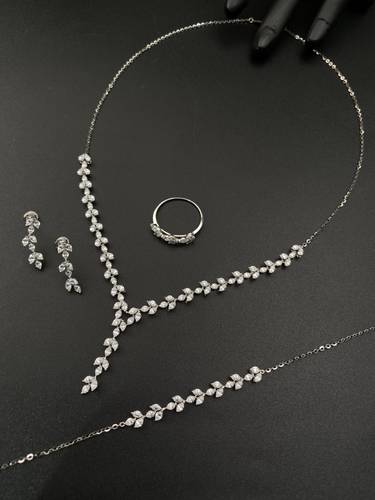 طقم شبكة ذهب أبيض عيار 18 
