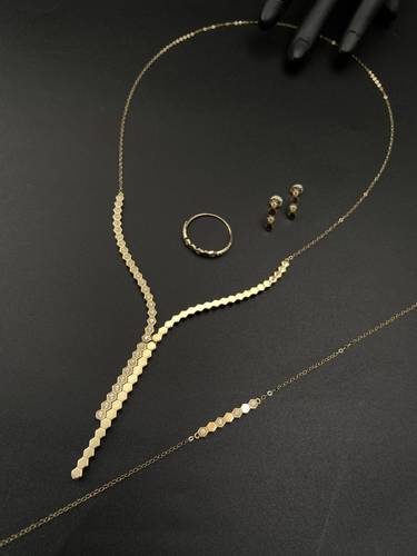 طقم ذهب عالمي أصفر عيار 18 