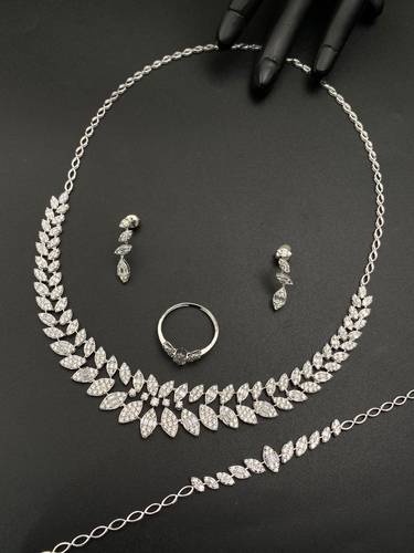 طقم شبكة ذهب ابيض عيار 18