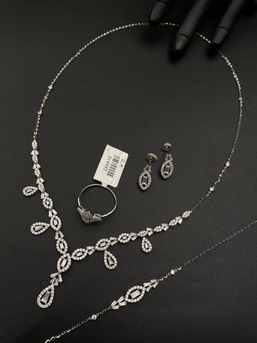 طقم شبكة ذهب أبيض عيار 18 