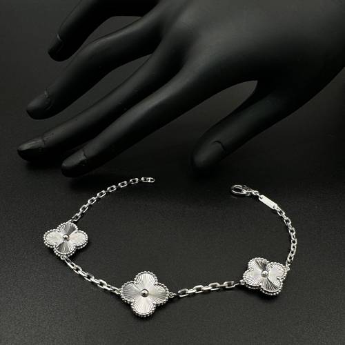 سوارة ذهب ابيض عالمي عيار 18