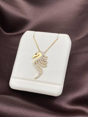 عقد ذهب عيار 18