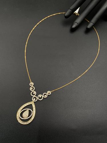 عقد ذهب عيار 18