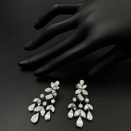 حلق ذهب ابيض عيار 18 